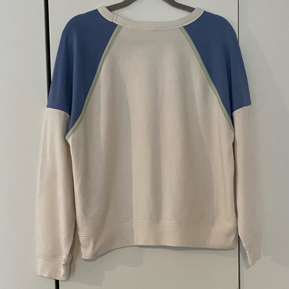 Levi’s Sweatshirt - Picture 2 of 3